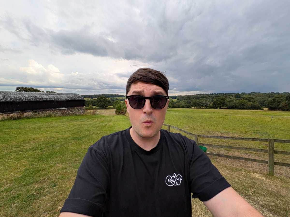 Pixel 9 Pro Fold Test Photo Rear HD UW selfie